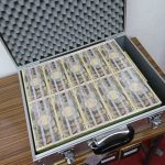 一億円の入ったジェラルミンケースを見て妄想したことは・・・