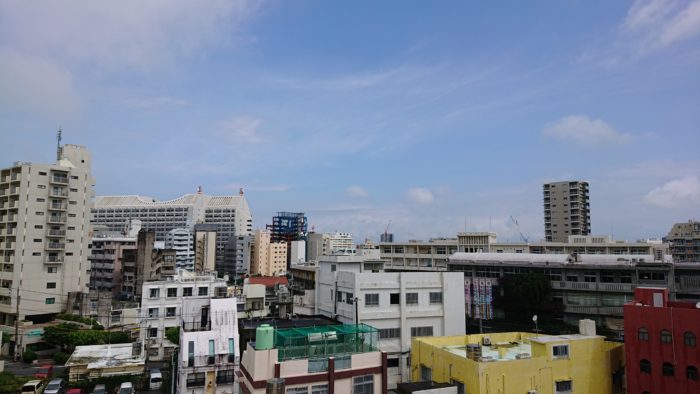 城岳公園より那覇高校＆沖縄県庁を望む