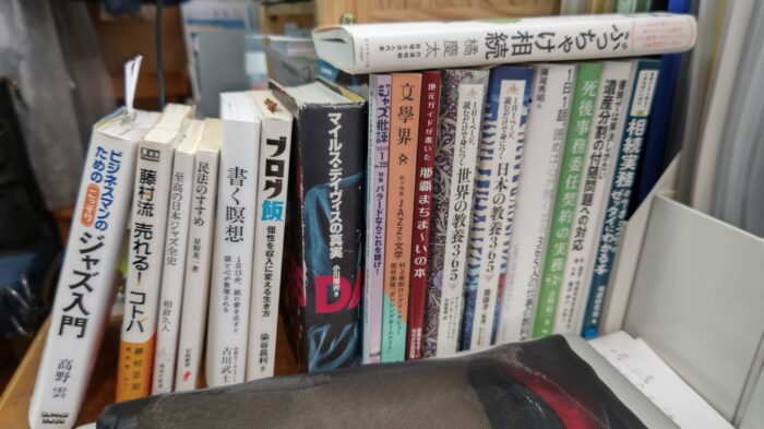 事務机周りの書籍