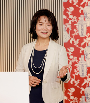 渡名喜一珠美氏 写真