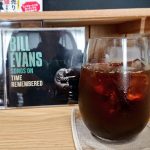 ジャズのアルバム『BILL EVANS SONGS ON TIME REMEMBERD』とアイスコーヒー